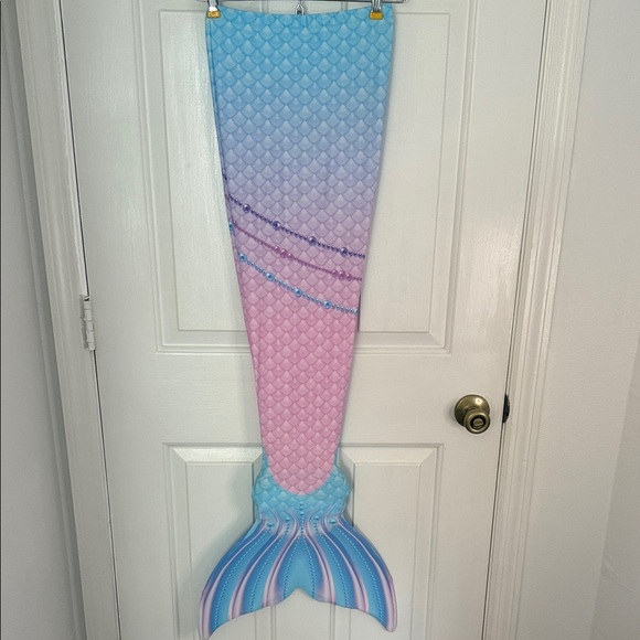 NEW Mermaid Tail Swim, Costume or Fun Photo Shoot - Picture 2 of 13
